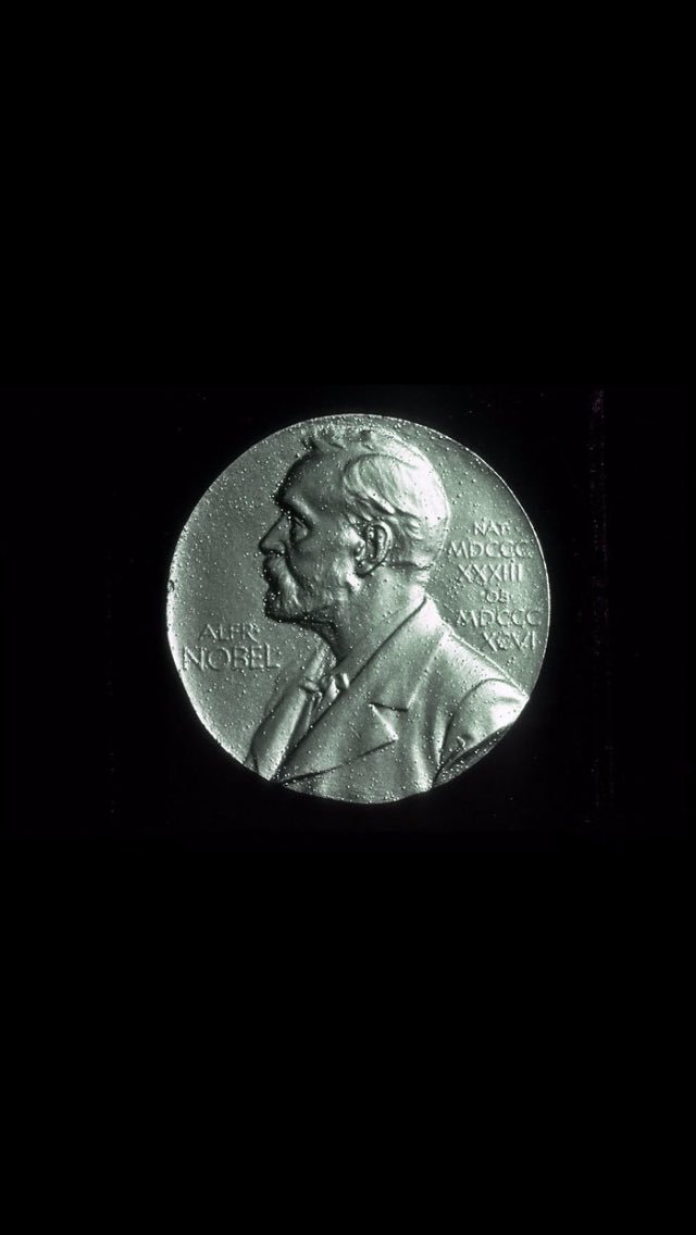 vitaepensiero's tweet photo. Se vogliamo immaginare chi meriterebbe di vincere il #Nobel per la #letteratura, dobbiamo cercare un autore che abbia il coraggio di andare oltre il già raggiunto e detto, che ci permetta di capire noi e il mondo in cui viviamo. @GiuseppeLupo8 su #VPPlus
https://t.co/SDGz1xE8ML https://t.co/GeyfUhSy0x