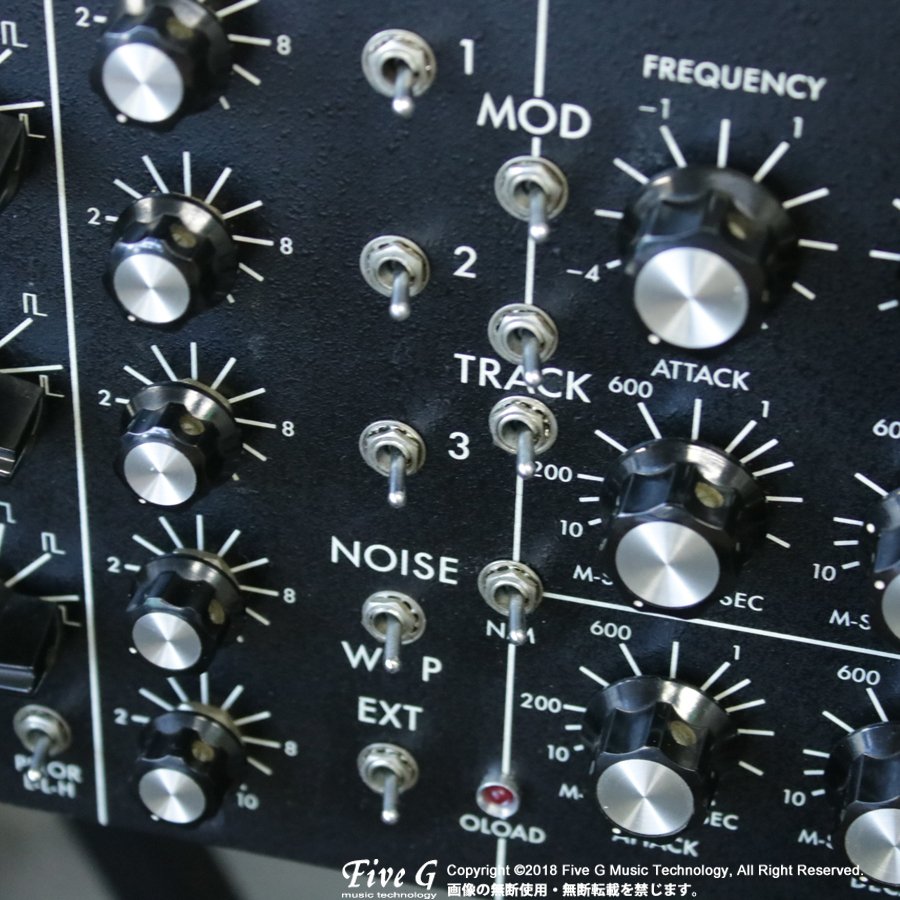 FiveGmusicTechn's tweet image. 【新着ヴィンテージ/中古商品情報！】Studio Electronics MidiMini 5G Mod入荷！Minimoogの中身をそっくり4Uラックに収めてMIDI機能を搭載！3VCO、専用LFO、オシレーターシンク、マルチトリガー切り替えスイッチ搭載など、至れり尽くせりです。#StudioElectronics #miniMoog fiveg.net/?pid=135776220