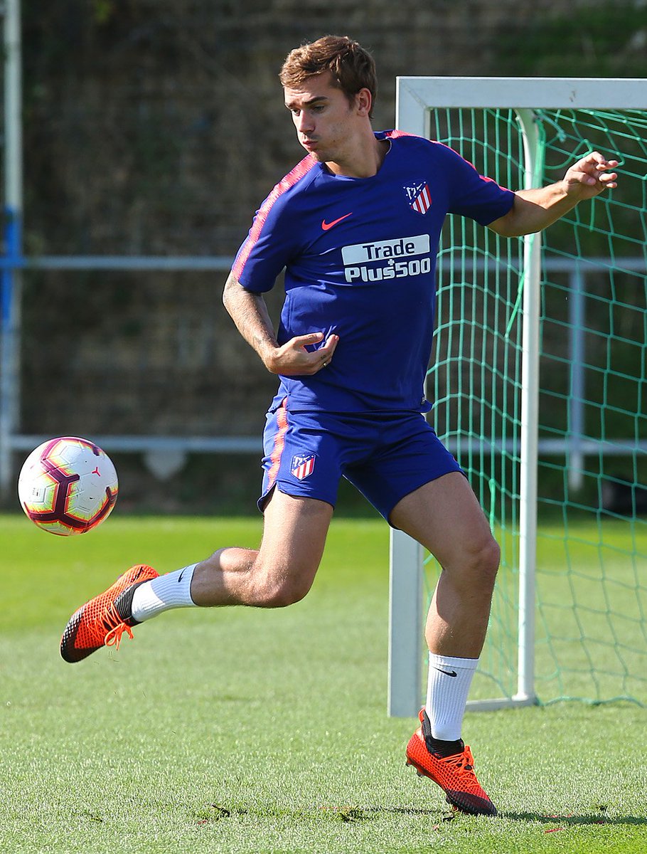 Atleti's tweet photo. 🆗 ¡Preparados para el #AtletiRealBetis! ✅
🔥 ¡Con ganas de que ruede el balón! ⚽
📸 Las fotos de la sesión ➡ https://t.co/fC2RLSIGze
#AúpaAtleti https://t.co/fFIMgCqtOc