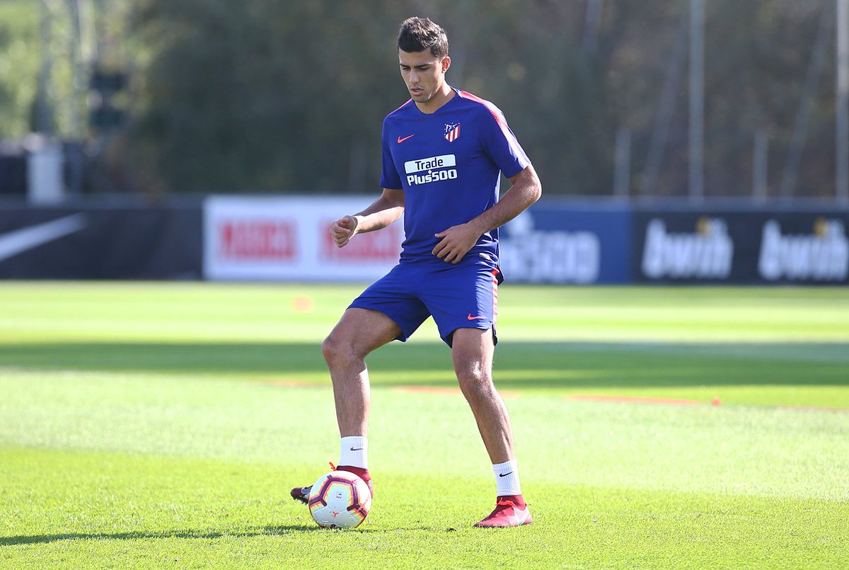 Atleti's tweet photo. 🆗 ¡Preparados para el #AtletiRealBetis! ✅
🔥 ¡Con ganas de que ruede el balón! ⚽
📸 Las fotos de la sesión ➡ https://t.co/fC2RLSIGze
#AúpaAtleti https://t.co/fFIMgCqtOc