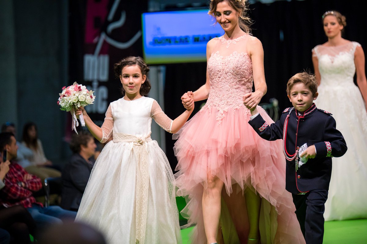 Bec_Expobodas's tweet photo. A las 12:00h comienzan los desfiles de moda nupcial y fiesta en #Expobodas
https://t.co/jv8TS1ZfGe
#BodasBilbao #Bodas #novia #desfiles2018 https://t.co/J1Wesn4oQU