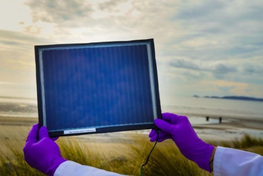 MaterialScien's tweet photo. Supersizing solar cells: Researchers print module six times bigger than the previous largest...
Read More:- https://t.co/Os2JC9IIQY https://t.co/GbzRqDdCRF