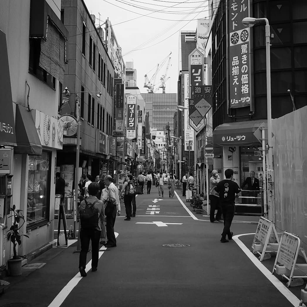 アメ横以外にも何気に商店街だらけな上野御徒町。
#monochrome #bnw #bnwphotography #blackandwhite #白黒写真 #cityscape #city #shoppingdistrict #shoppingstreet #商店街 #uenookachimachi #ueno #okachimachi #tokyo #japan #上野御徒町 #上野 #御徒町 #東京都
instagram.com/p/BolkxcbF5o5/…