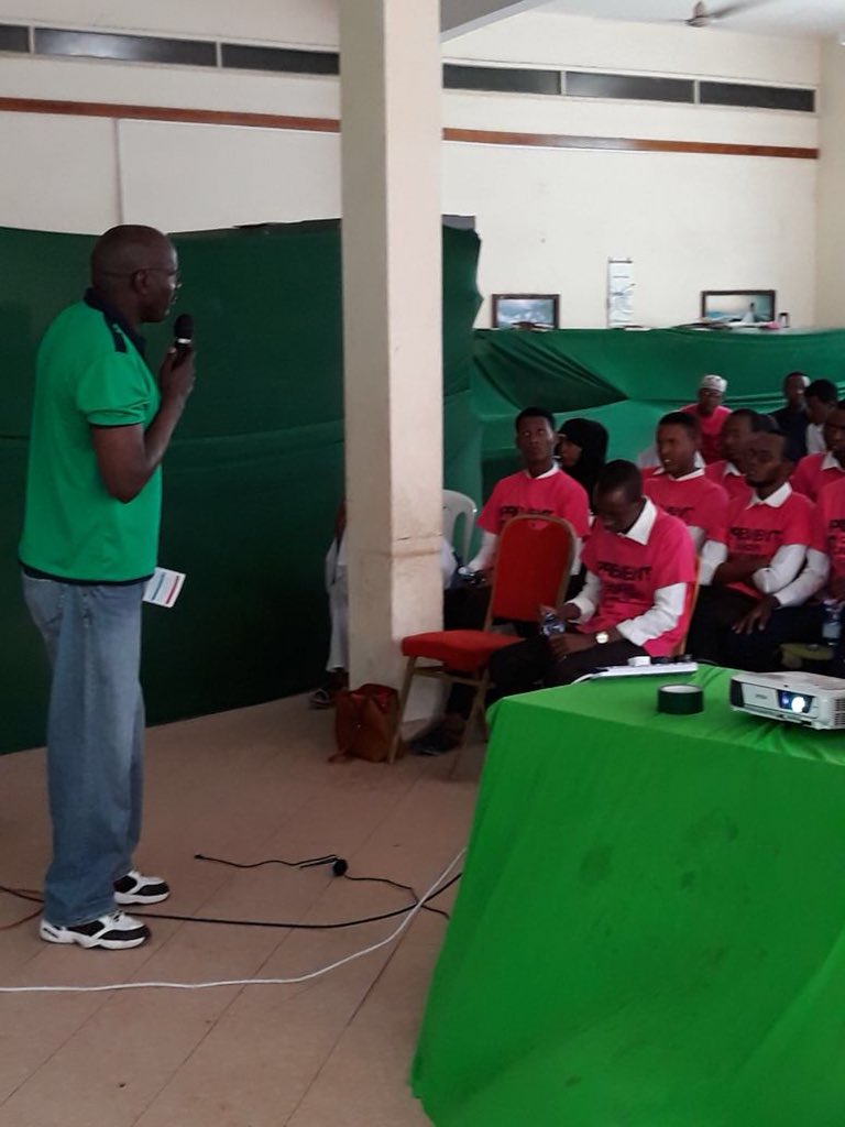 CerbaLancet_KE's tweet photo. #HPV screening health talk by Moses Thorm Ondieki - our #Wellness Manager, and Mathew Mokua at Garissa.

The function was organized by @flf_org to create awareness on screening and prevention of cancers.

#PathologyWithoutBorders
#LancetCares https://t.co/vpLesEore7