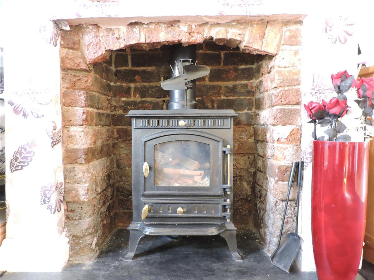 For sale, Catisfield Road, #Southsea.  £245,000.  End terrace, three bedrooms, workshop, stairs to loft space,  and downstairs cloakroom. Po4 location.  Call to view.  #Sales #Southsea #Leaders. 02392 838344.