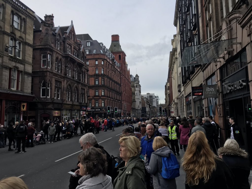 raff31's tweet photo. Waiting for Man City’s coach on Castle Street. #secretroute https://t.co/03op78v60W