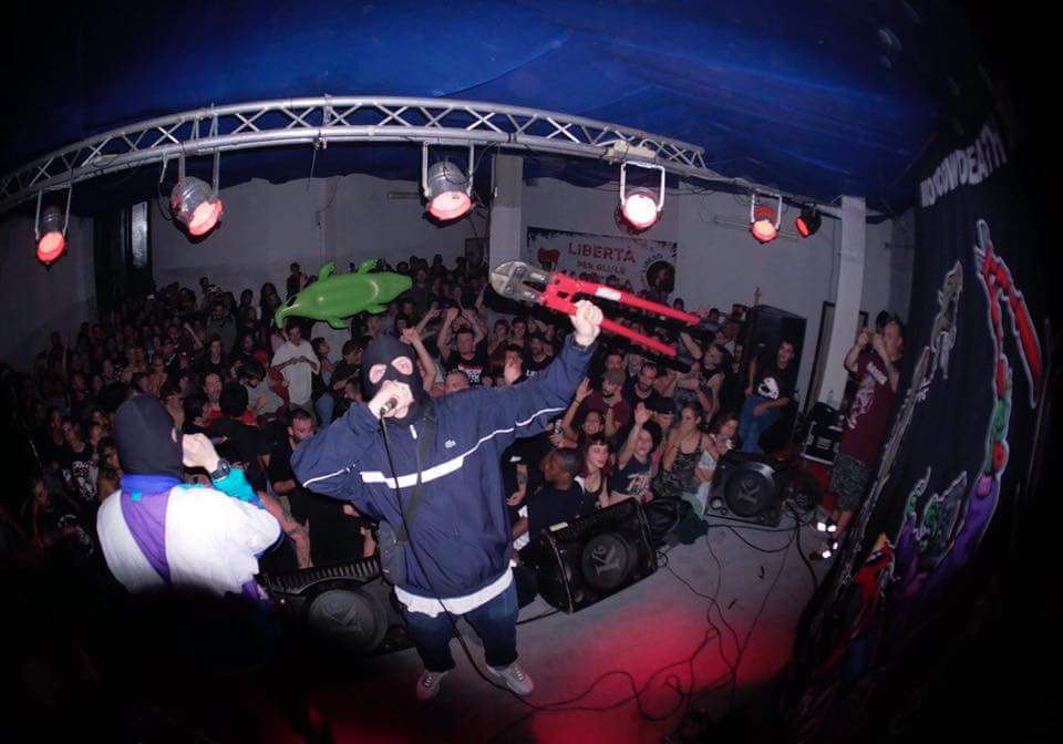 Lab_Crash's tweet image. Grazie! Tanta emozione ed energia con il live di DSAcommando e  Moscow Death Brigade _ #Bologna #Musica #antifa #autogestione
