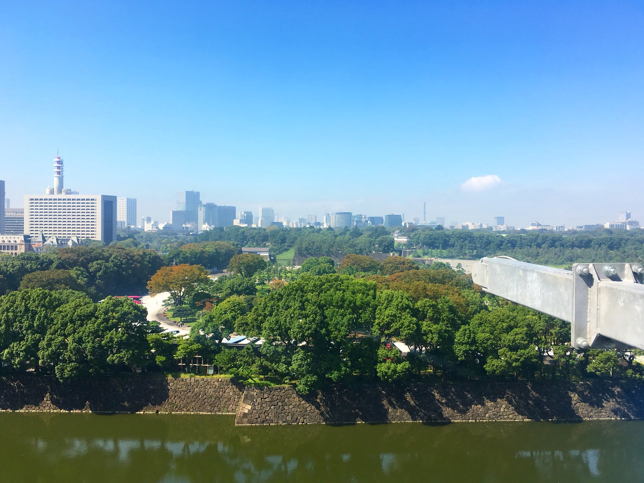 星野 ゆうき 丸の内国際ビル屋上からの眺め 普段は入れない屋上に行けるワクワク感 丸の内 国際ビル 大丸有 三菱地所 皇居 景色 空 T Co Usvvmtviwa Twitter