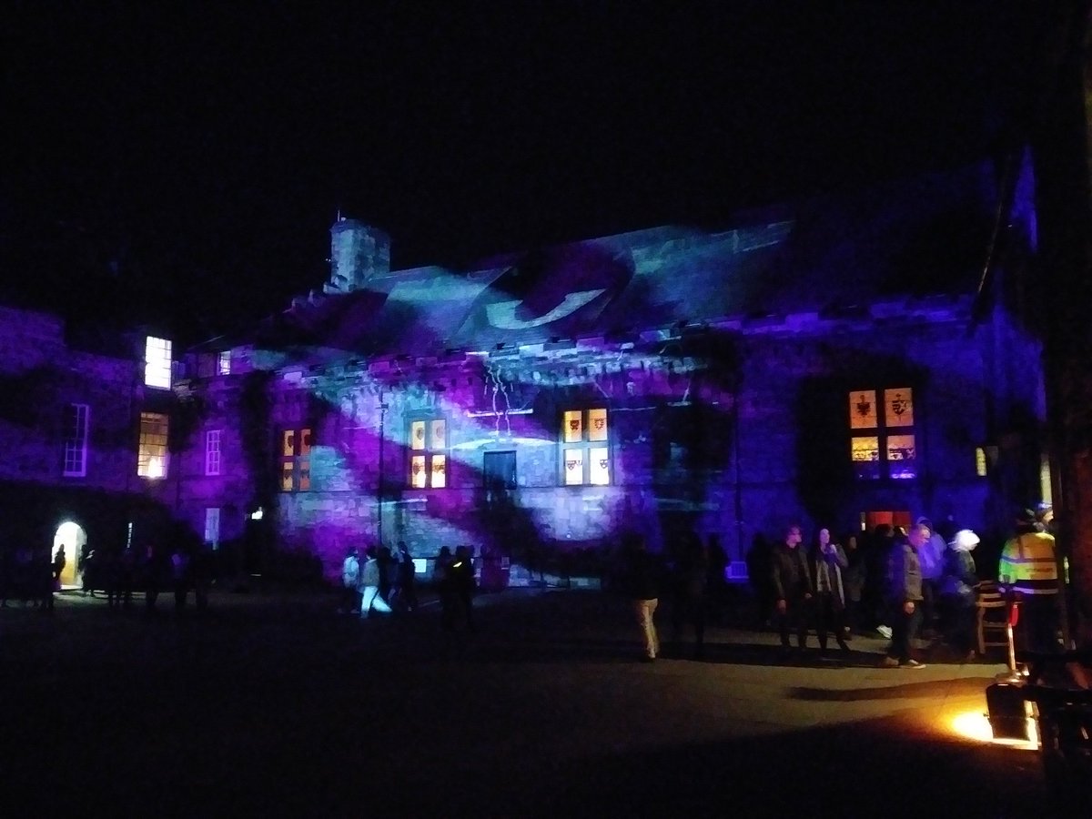 EdinburghFCV's tweet photo. Fantastic evening last 'knight' at @edinburghcastle. A real privilege to see one of Scotland's most iconic landmarks in a whole new light. #YOYP2018 #KnightAtTheCastle https://t.co/h3zfxgOI7I