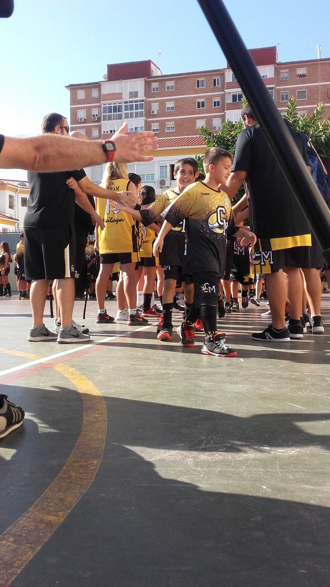 CBCiudadMelilla's tweet photo. Muchísimo ambiente en el acto de presentación de los equipos

¡¡¡Gracias padres y madres!!!
¡¡¡Gracias por formar parte de la familia 'melillera'!!!

#SomosBaloncesto https://t.co/Dh6Tuo6LX3