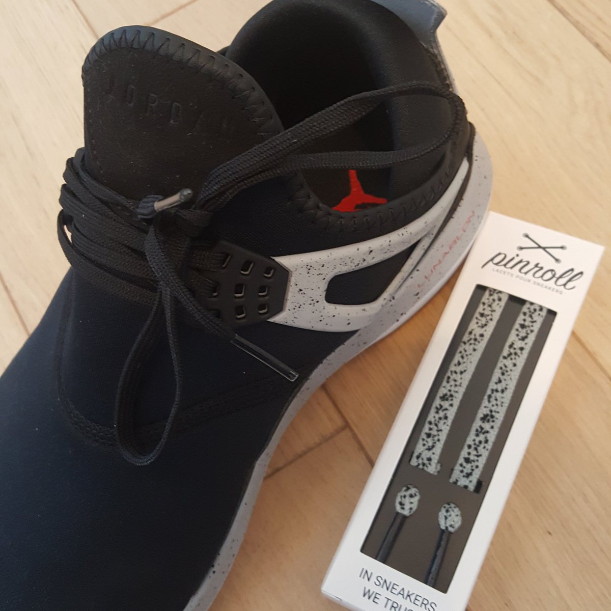 salimbaungally's tweet photo. Ça sent le changement de lacets qu'il faut avec #Pinroll (oui j'adore mes shoes!!!!!!) https://t.co/fBO1k6LCHD