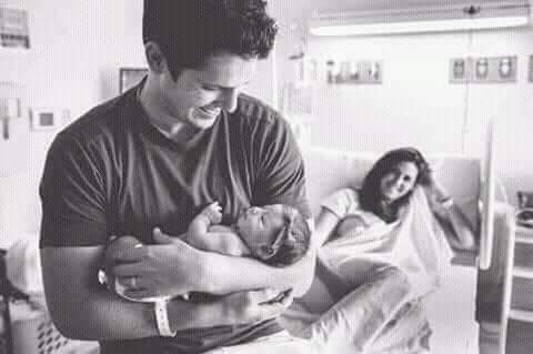 الثالث الوحيد...الذي يدخل في علاقة بين إثنين و لا يفسدها...💕