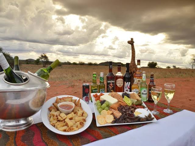 BestVisitSA's tweet photo. Get up close and personal with Nature by taking a game drive at Witsand Nature Reserve and spend the night at Gamagara Safari lodge. You will wake up to the sound of Wild Animals and rare roaring sound of the sand. #exploreKimberly  #SATourism #ENG2604 https://t.co/incXmpZwNO
