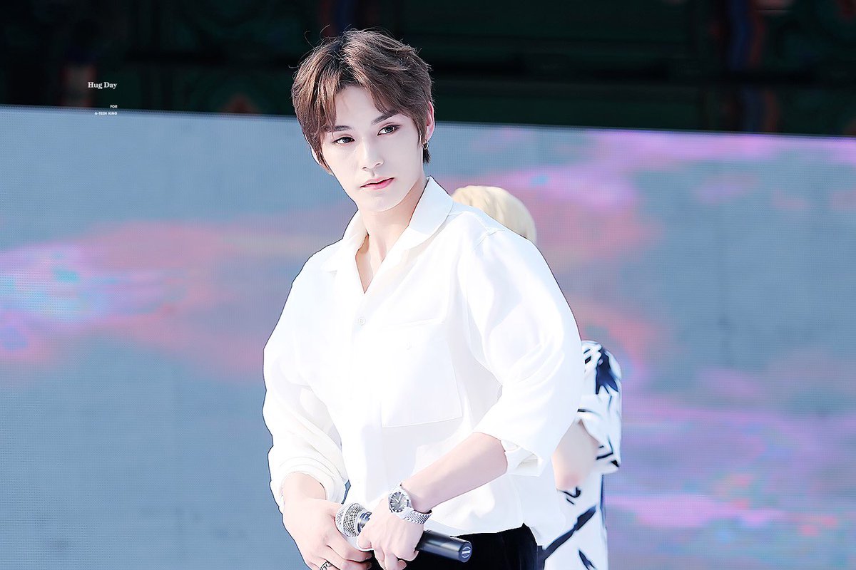 19981214com's tweet photo. 170617 한지패션쇼
내 폰에 비밀버노 그대logo ,, ｡ﾟ♡¸¸♬* ゜ 
#ATEEN #에이틴 #KING https://t.co/U7oQO8aNe9