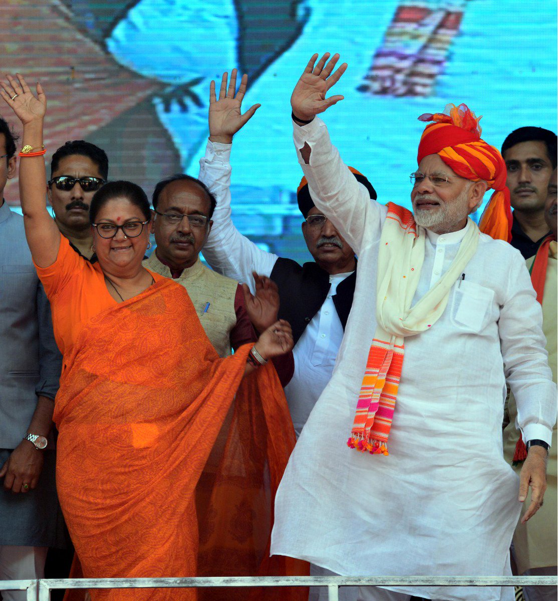 krishanmohanbjp's tweet photo. ये तस्वीरें बयां कर रही है कि राजस्थान में फिर आएगी एक बार विकास वाली सरकार।
#bjpinrajasthanagain #pmmodiinajmer @narendramodi @VasundharaBJP @gssjodhpur https://t.co/3KrNLLxvil