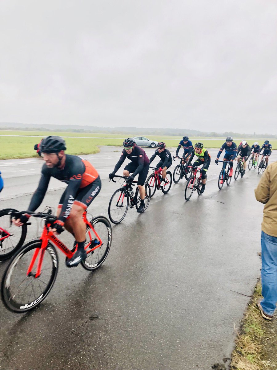 WLR_CC's tweet photo. WLRCC Race Team today braving the elements at Abingdon crust Race,puncture put pay to @fijikimbo but @rtottle did really well & was just out the points #WLRCC #Wlrccraceteam #buildingtheclub https://t.co/Kp3VDe0CbH