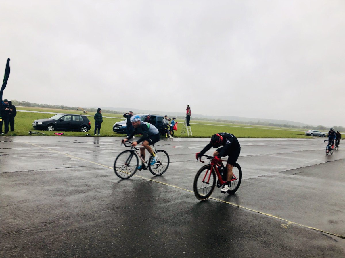 WLR_CC's tweet photo. WLRCC Race Team today braving the elements at Abingdon crust Race,puncture put pay to @fijikimbo but @rtottle did really well & was just out the points #WLRCC #Wlrccraceteam #buildingtheclub https://t.co/Kp3VDe0CbH
