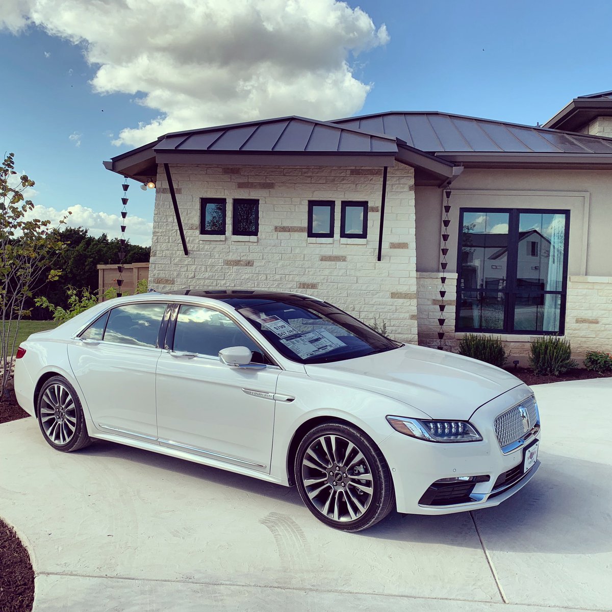 NorthParkLinc's tweet image. Chilling in #ParadeofHomes driveway, this Reserve package Lincoln Continental is ready to roll for the next road trip, commute, or Sunday drive! #RevelInIt #LovetoDrive #ThatsContinental