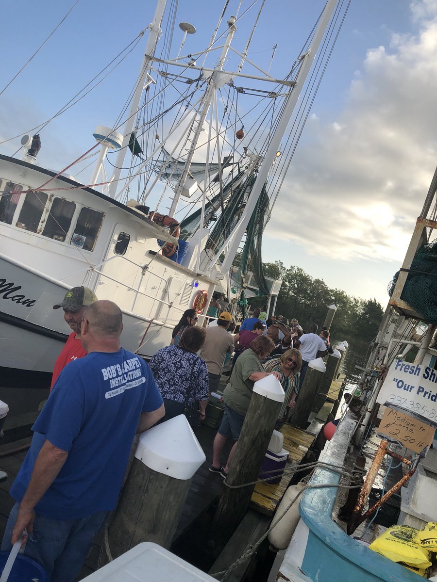mlpartyka's tweet photo. Starting the day repping #SeaGrant @ the Delcambre Farmers/Seafood Market! #OilSpillScience #masgc https://t.co/1AWFftgAxg