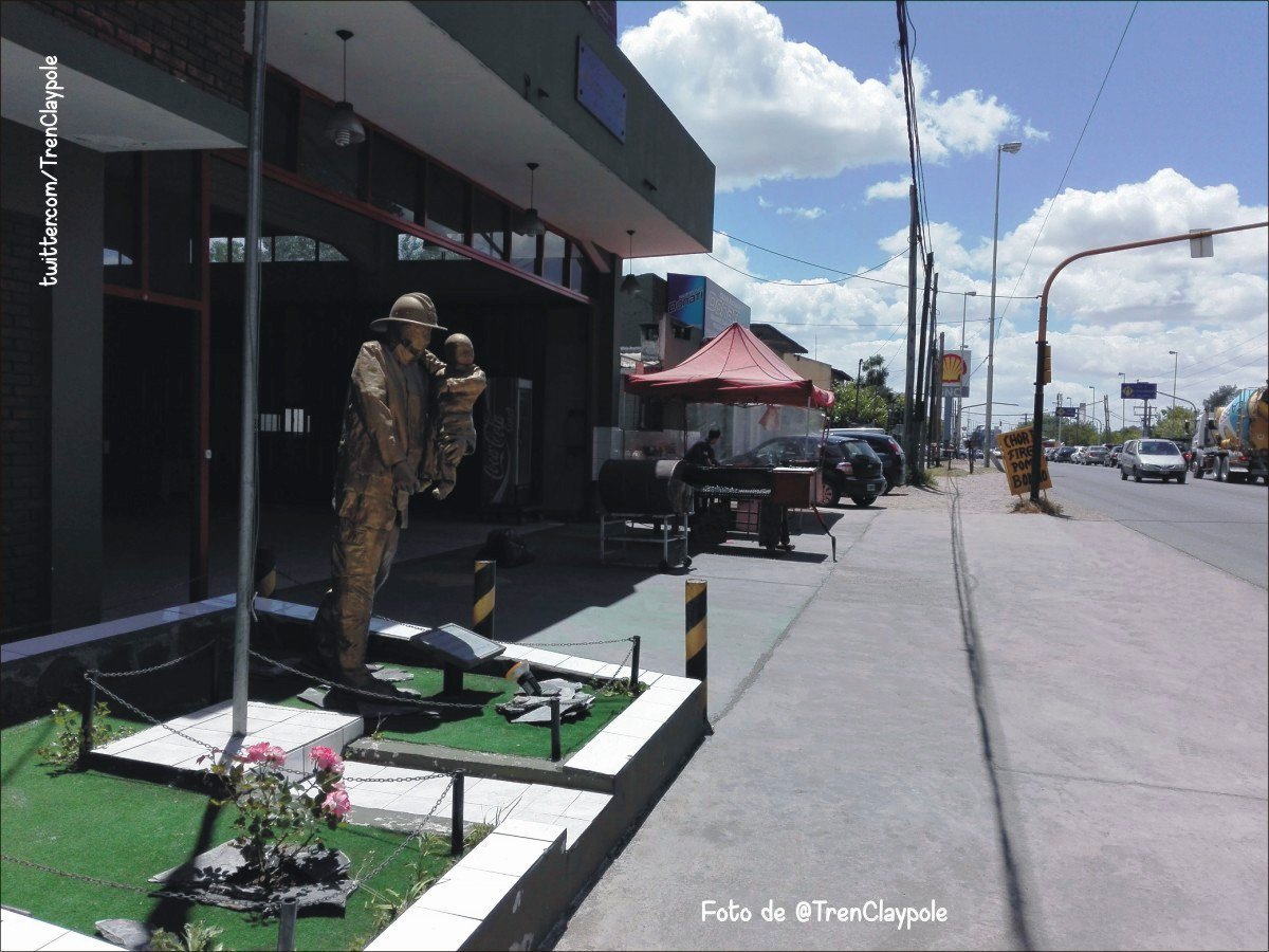 Trenclaypole Ø¹ÙÙ ØªÙÙØªØ± Chori Fire Hoy Y El Primer Sabado De Cada Mes Al Mediodia En El Destacamento De Bomberos NÂº2 De Claypole Choripan Chori A La Pomarola Y Bondiola