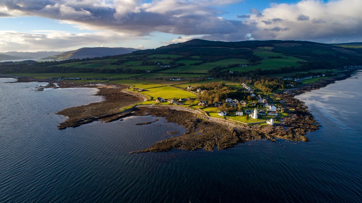 drones2infinity's tweet photo. Toward Point lighthouse.

#toward #towardpoint #lighthouse #dunoon #sunshine #clyde #dji #drones #dronephotography #aerialphotography https://t.co/DhiYQ5KPYD