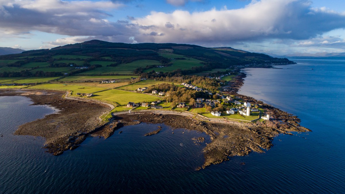 drones2infinity's tweet photo. Toward Point lighthouse.

#toward #towardpoint #lighthouse #dunoon #sunshine #clyde #dji #drones #dronephotography #aerialphotography https://t.co/DhiYQ5KPYD