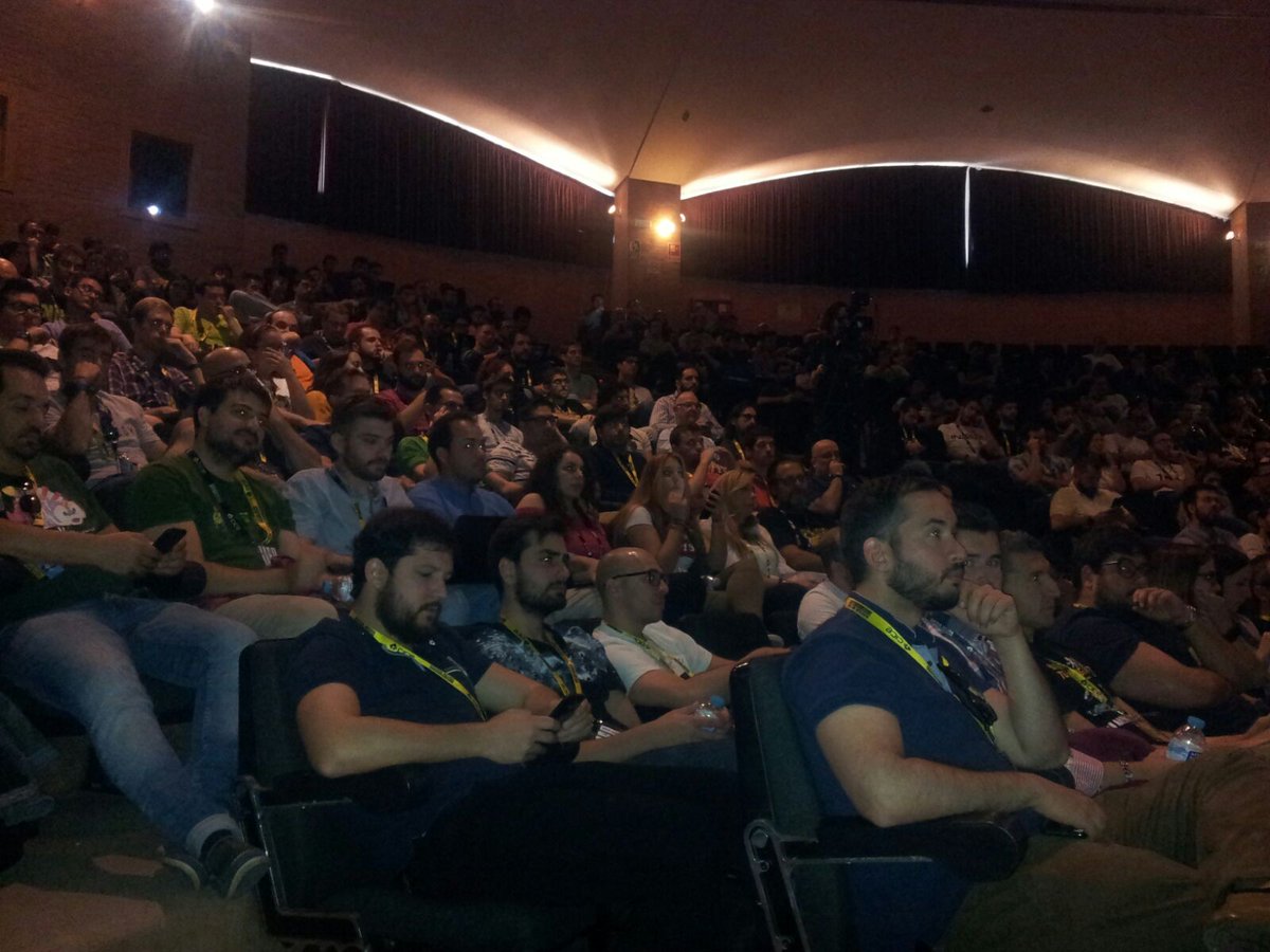 NavajaNegra_AB's tweet photo. ¡No por ser la última charla de #NN8ED es la menos importante! Lleno para ver a @Eldoctorbugs y @Boken_ analizar la seguridad de los cajeros automáticos. 
https://t.co/M9zcOzvgEy https://t.co/ATuzvhHwim