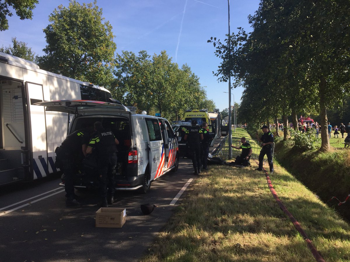 WolfAnthon's tweet photo. Wij @WitteKruisNL staan klaar voor een grote demo met #brandweer #politie #ambulance @112Beurs @BrwVaassen #dmvda https://t.co/RScVEwPI6j