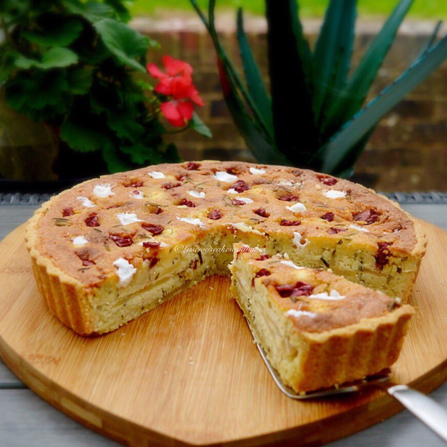 My friends and I with the lovely Tom Allen at the GBBO An Extra Slice for #PastryWeek.