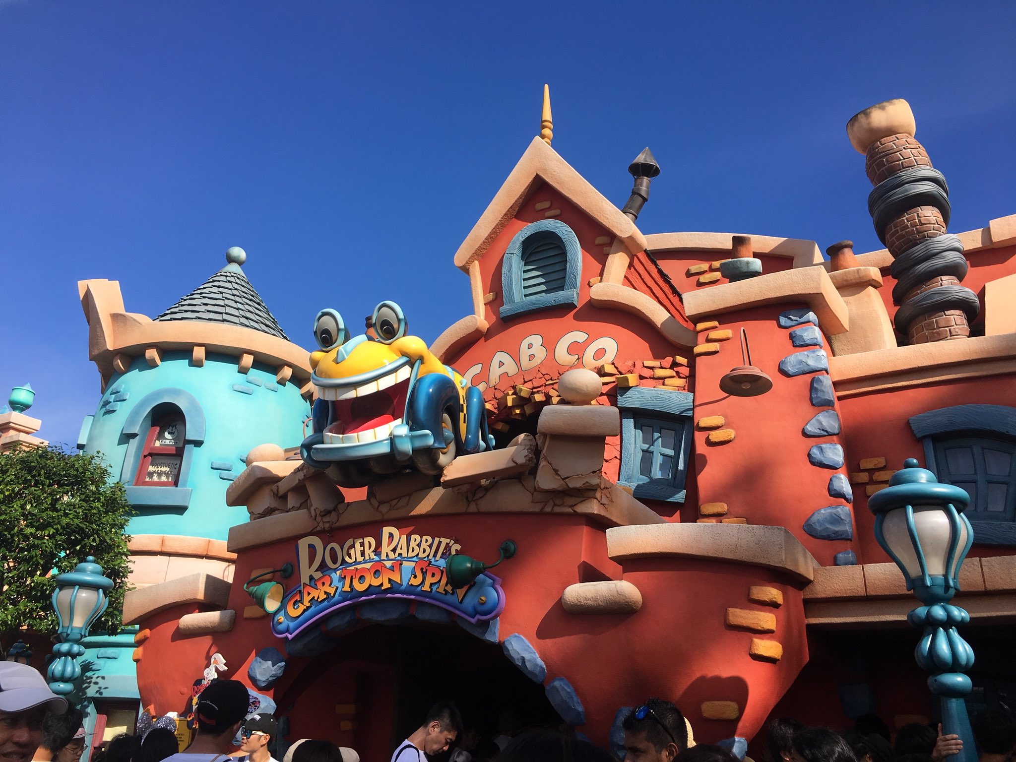 トゥーンタウンマニア Pe Twitter ディズニーランドに行ってすぐに向かったアトラクションはもちろんロジャーラビットのカートゥーンスピンだった 好きすぎて何十回か乗りました 最高でした