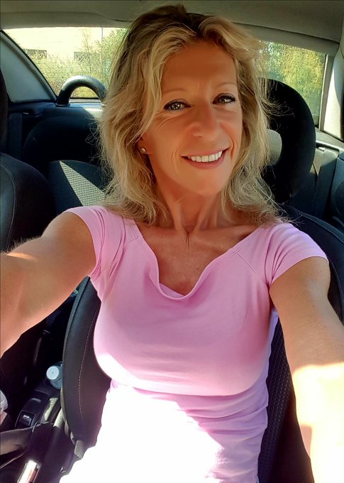 Belle journ&eacute;e les Tweetos !!!!🤣🤣😘😘 https://t.co/uX3CSXG0im