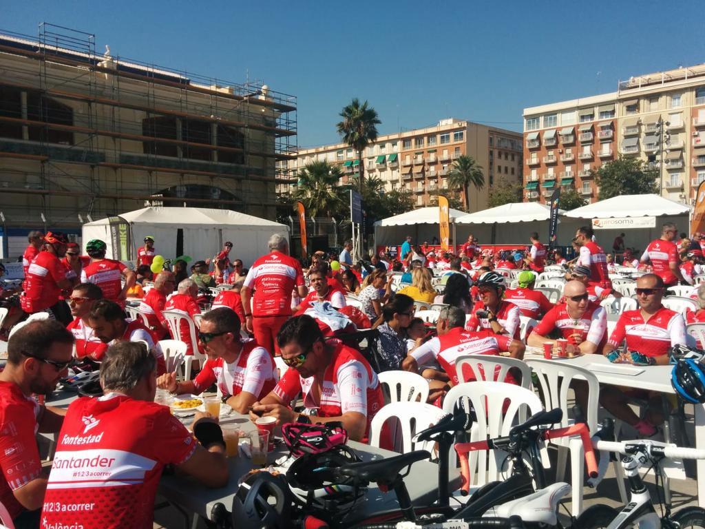 marchaciudadvlc's tweet photo. ¡Ahora toca reponer fuerzas campeones! 💪🏼 #MCV2018 https://t.co/kNdFDksDUf