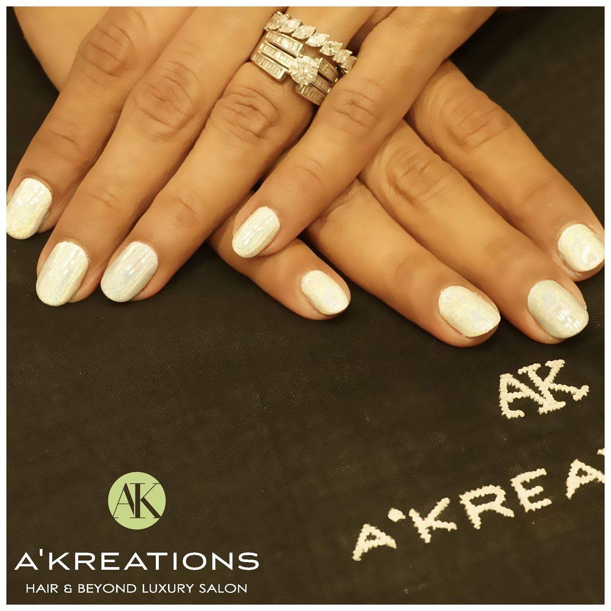 AKreationsIndia's tweet photo. We just cant get enough of these white holographic nails rendering elegance and beauty. Nail Artwork by Nail Artist Azim Sayyed at @AKreationsIndia.
Call us on 7208999911
https://t.co/3xL8fACa16
#akreationsindia #nailexperts #nailtechnician #nailartdesign #trendynailart https://t.co/bgwQwHrUHH