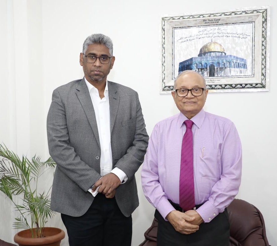 maumoonagayoom tweet picture