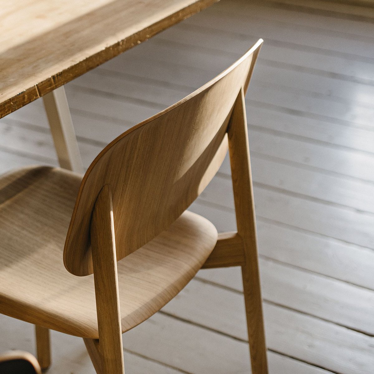 insidestoreldn's tweet image. We can't get enough of the super comfy, wood frame #HAY #softedge chair. Bursting with character and autumnal charm 🍁🍂

#oak #chair #danishdesign #insidestoreldn