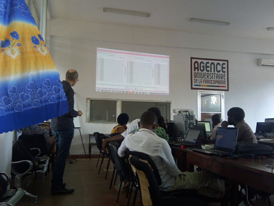 dodolegrand's tweet photo. Présentation de résolution de conflit par @sev_osm #ActionOsmGn2018 #Guinee #Conakry @AurelienKouame @sbskalan la formation se déroule très bien #cheznousauguinee avec les experts de @OIFfrancophonie https://t.co/IpSC9Jvt0a