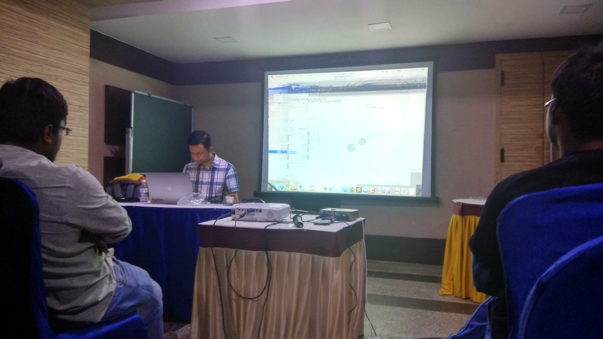 balamurugan_n's tweet photo. #Twitter app built in 15min using #oracle #apex by @shakeeb at #coaug including data model, data. #orclapex https://t.co/AlOhuzp71e