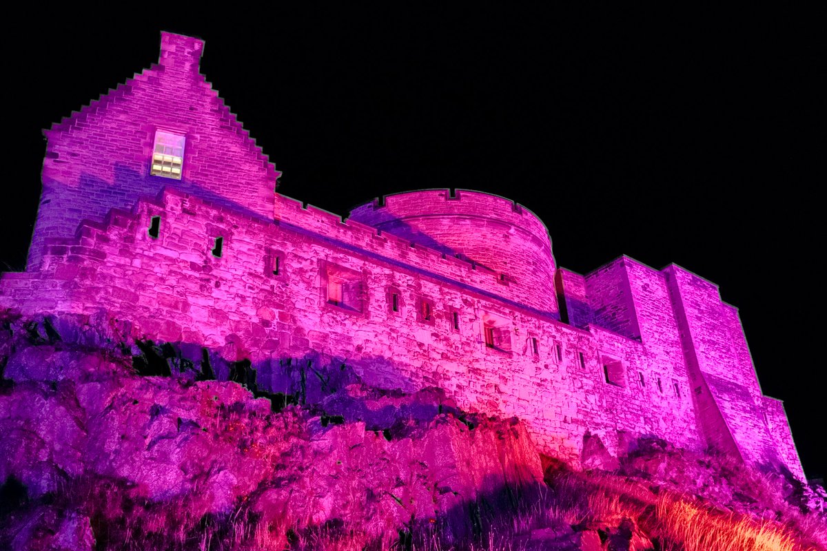 TheChaoticScot's tweet photo. You can call me Kay Queen of Scots ๐๐ Loved seeing @edinburghcastle illuminated in colourful lights at the after-hours 'Knight at the Castle' event โจ The views from the battlements were amazing! @edinburgh #UncoverEdinburgh https://t.co/DpAODcEEa4