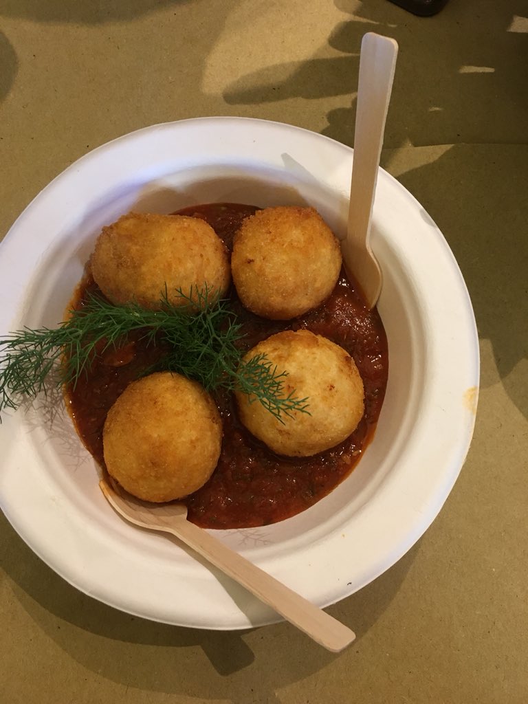 Impastandoa4man's tweet photo. Una nuova concezione di street food elaborato da MM trattoria e street food a Catania. #9OttobreNightOut #loveownbusiness #saygoodevents #ad @saygoodITA @METRO_Italia https://t.co/k6hTwBk1AM
