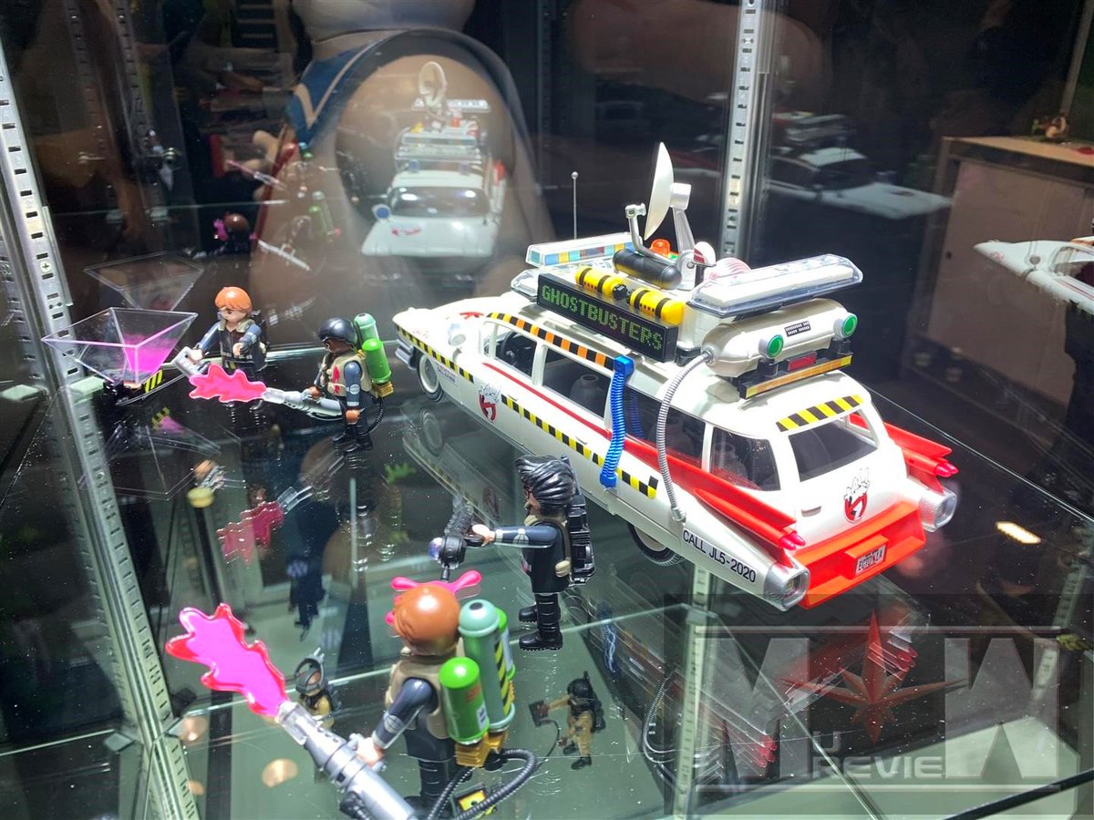 ¡Primeras fotos de la nueva tanda de Cazafantasmas para 2019! :)

En la New York Comic-Con se han presentado tanto el Ecto-1A de la segunda película como las nuevas figuras de más de 15 cm, que parece que vienen a sustituir a los Funko x Playmobil®.

-

Imágenes: MUReview