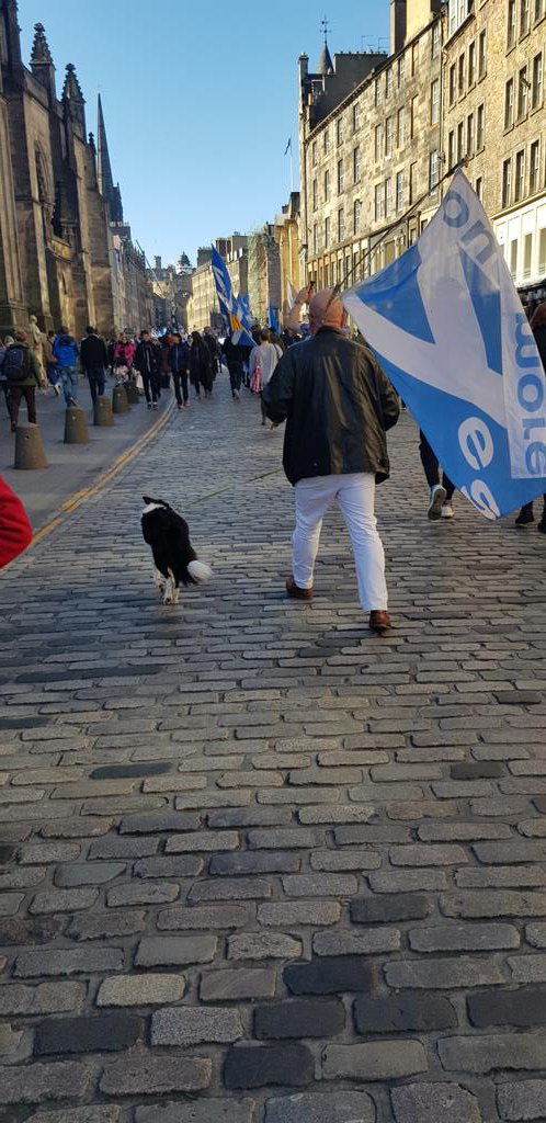 OneMoreYesScot's tweet photo. The crowds are gathering. #AUOBEdinburgh #AUOB #OneMoreYes https://t.co/nmhV9TXw8T
