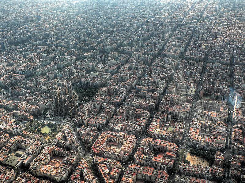 fromtheworld2's tweet photo. مدينة ⁧برشلونة⁩ الإسبانية تمتلك طابعاً عمرانياً مميزاً يحمل صفة التناسق.

' https://t.co/aIf7mBRQ5P