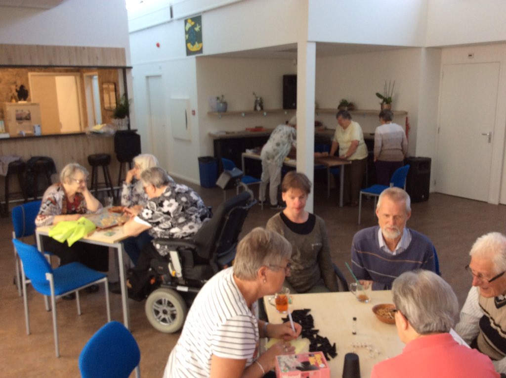 De kop is eraf! Eerste echte activiteit in 't Honk gehad, innige samenwerking met <a href="/MiddinOnline/">Middin</a> #hoveniersbuurtvereniging en nog steeds en ook in de toekomst met @CSMooi. We werden vereerd met een bezoekje van <a href="/BuurtwerkNL/">Buurtwerk</a> en @WagBuytenwegh.