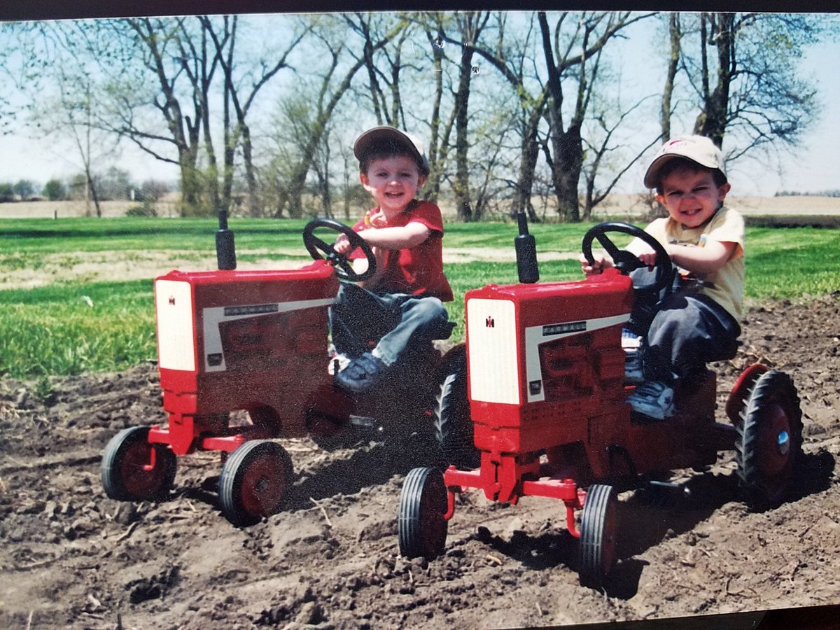 fradyboster's tweet image. Oh man does time fly. 

@Case_IH
@Birkeys
@gates_jorden @jarredgates3