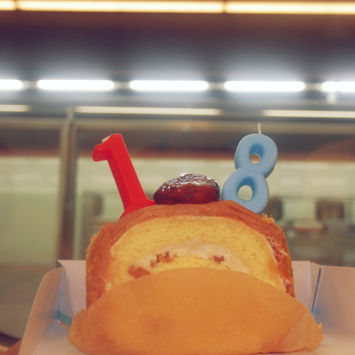 nakano_ena's tweet photo. 金沢から新幹線で帰ってる途中
夏恵ちゃんから少し早めに
お祝いしてもらったよ（ ｉ _ ｉ ）
うれしい、、、、

0時なったら誕生日っていう実感がなかったけどようやくもう18歳という事に…😳

1番のりにお祝いしてくれた
夏恵ちゃん。ありがと(/ _ ; )❤︎
今日は1日ずっと夏恵那でした☺︎♡すき https://t.co/VJFAppaAtM