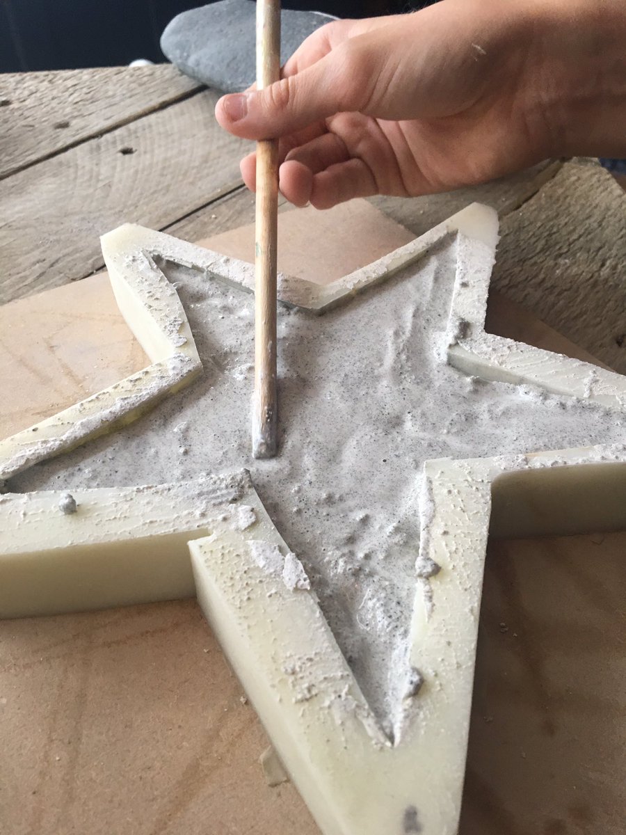 CastingAshes's tweet photo. My 11 year old is helping me cast stars this morning. #funwithcement #stars https://t.co/r3aWe0ryB1