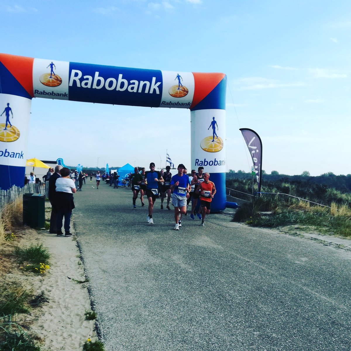 Infozeelandde's tweet photo. Der Kustmarathon läuft. https://t.co/5CjgwLtPqL