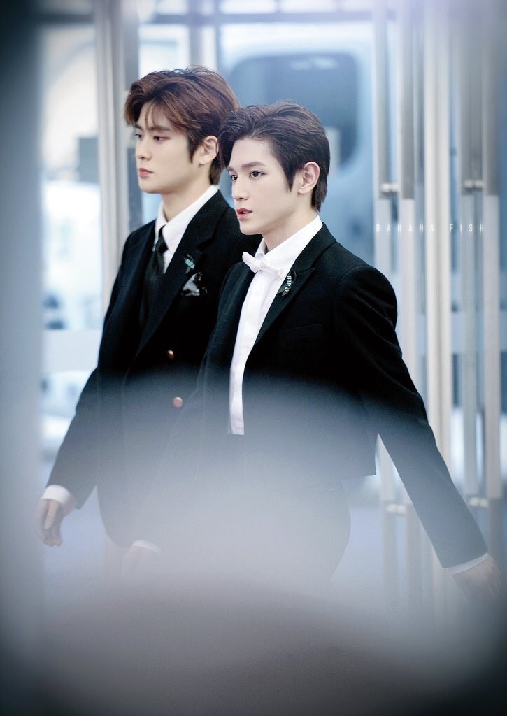 allthejaeyong's tweet photo. couple by day, agents by night. https://t.co/9ObOR11KZE