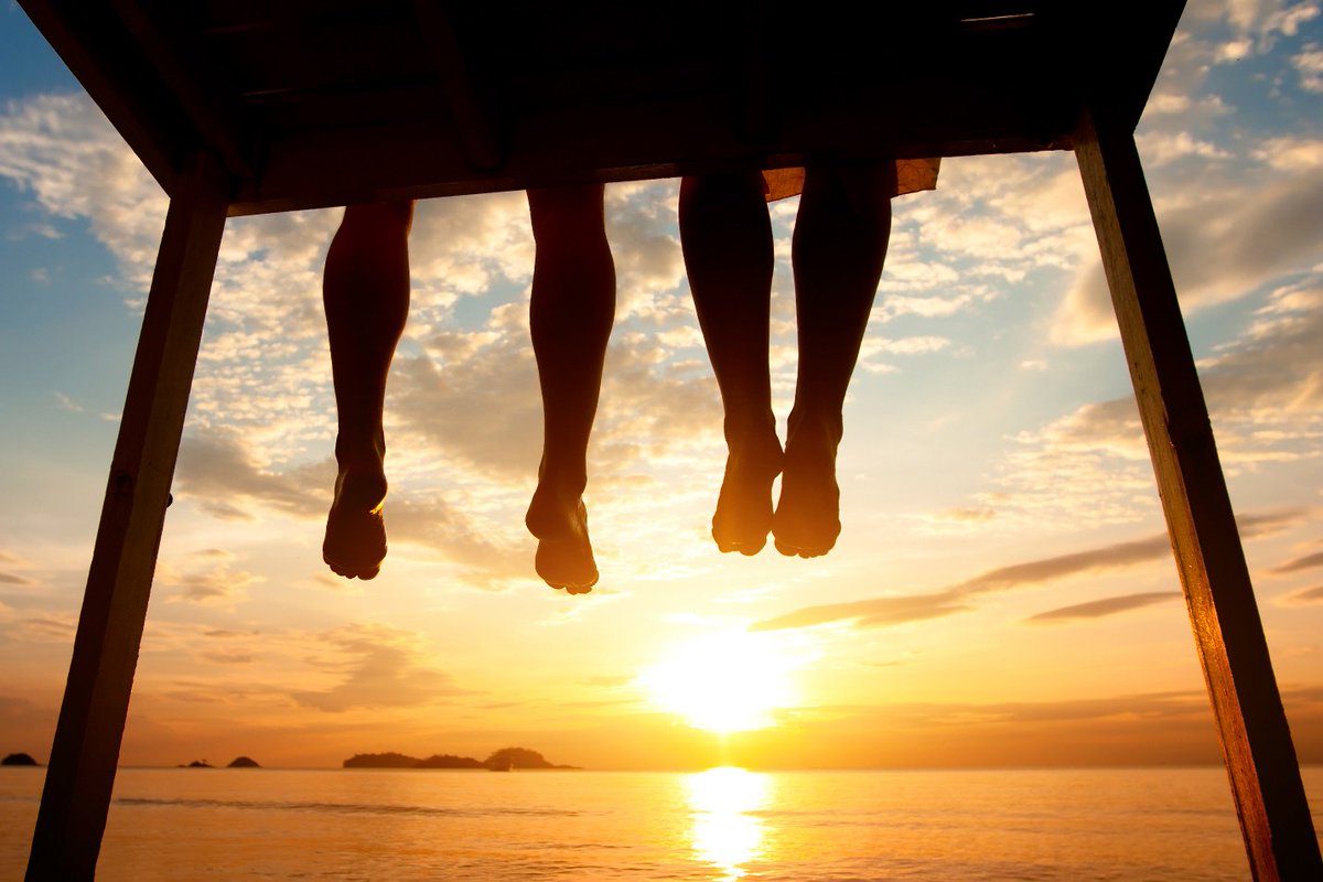 me_moringa's tweet photo. You and ME, we always have a great time together. How about some relaxing at the sea, just be..and listen to the waves, while sipping Me Moringa ice tea as it is too hot to even walk! Choose your favorite Me Moringa tea blends on https://t.co/68hwmQrlQb https://t.co/xcCWCUZwkJ