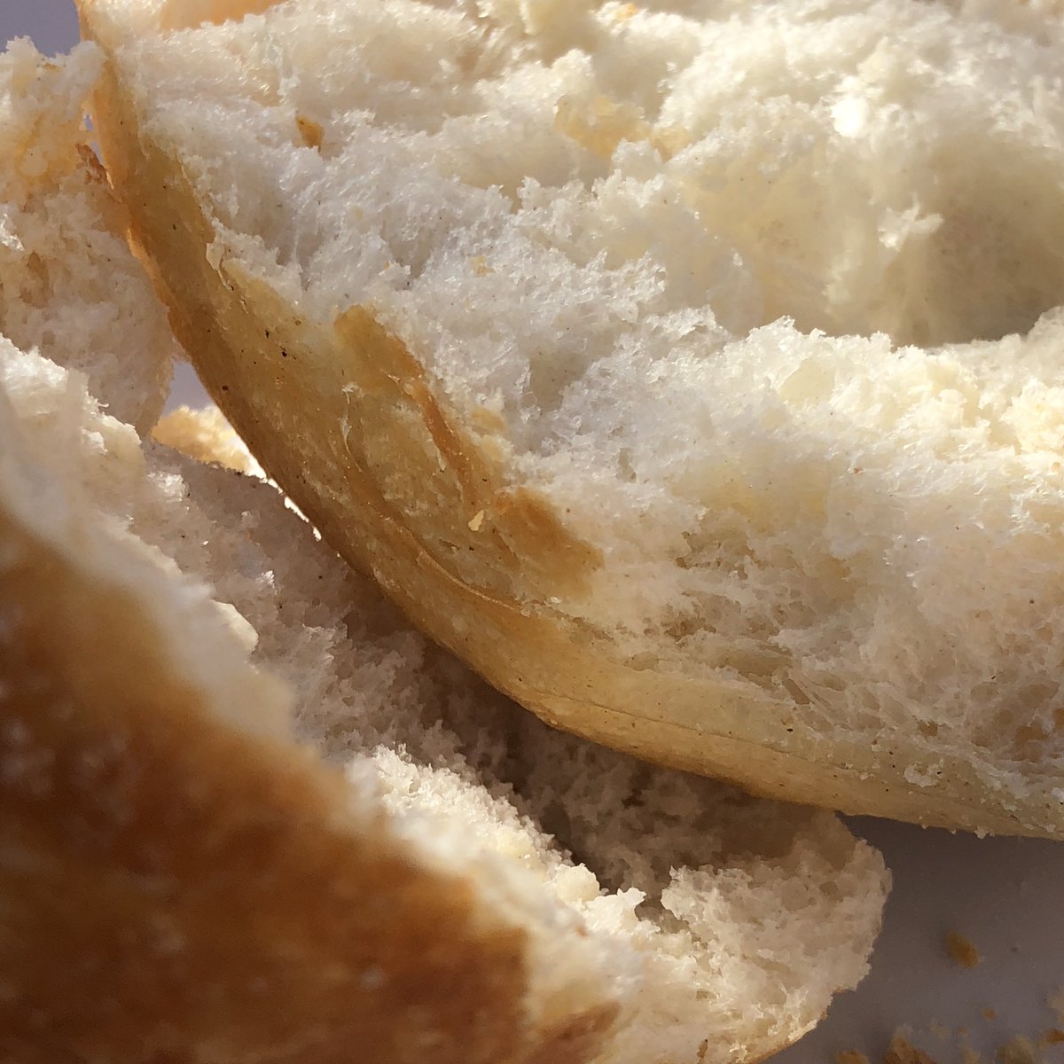 Warum ist weißes Mehl schlecht für die Zähne? Brot und Nudeln aus Weißmehl enthalten Stärke. Deren Einfachzucker können von den Bakterien im Mund in kürzester Zeit in Säure umgewandelt werden. 
|
#Frühstück #zähne #foodporn #Ernährung #zahn #brötchen #samstagmorgen